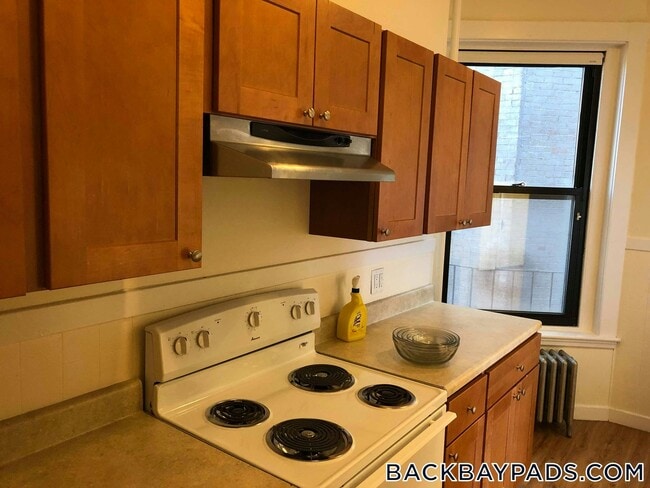 Building Photo - 504 Beacon St