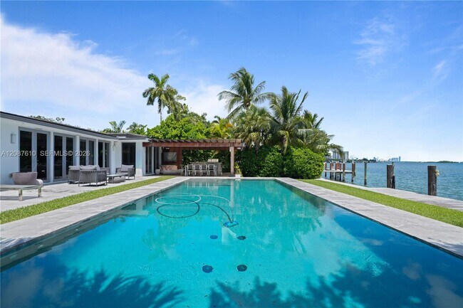 Building Photo - 9301 N Bayshore Dr