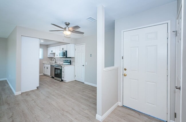 Building Photo - Modern Renovated 4BR Home in Oceanside – P...