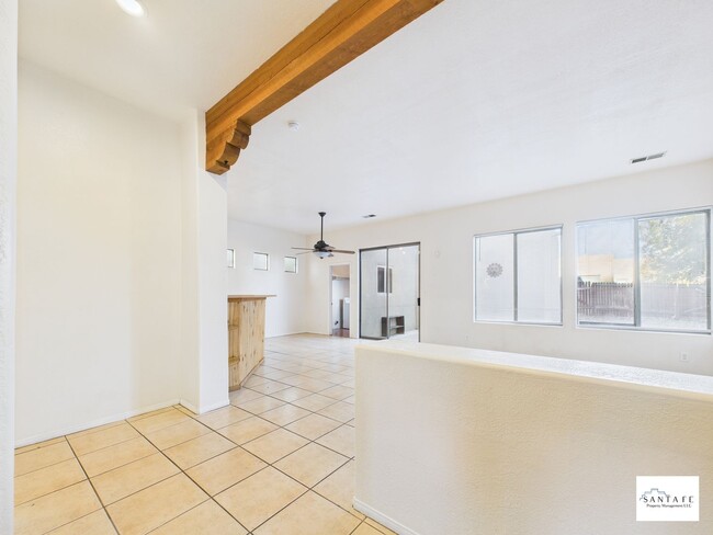 Building Photo - Single Level, single family home with garage available now!