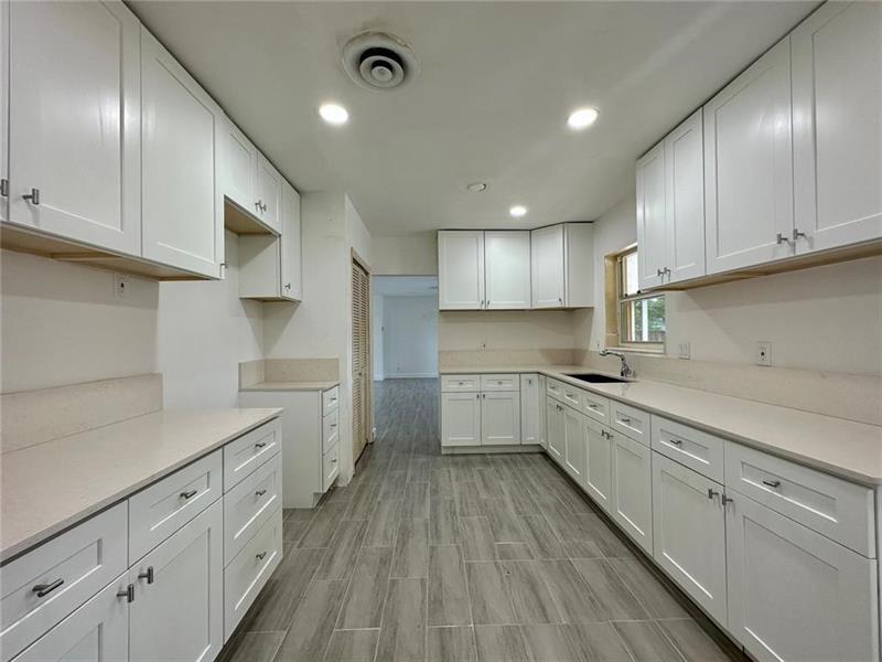 Foto principal - 912 NE 9th Ct