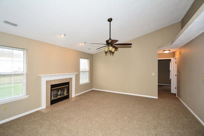 Foto del edificio - Charming 3 Bed, 2 Bath Home in Indianapolis!