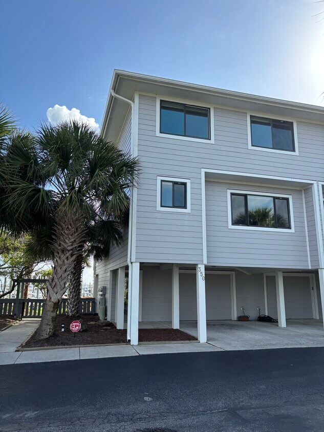 Foto principal - 350 Causeway Dr