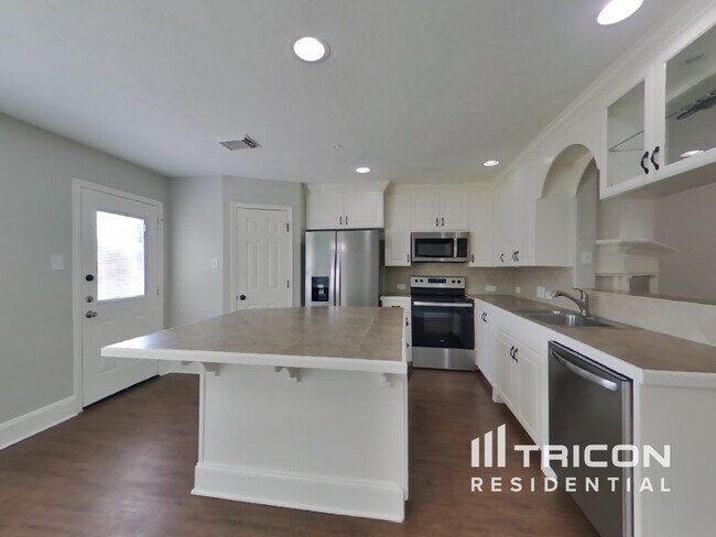 Building Photo - 18432 Sunrise Oaks Ct