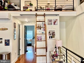 Building Photo - 6605 Ridge Ave