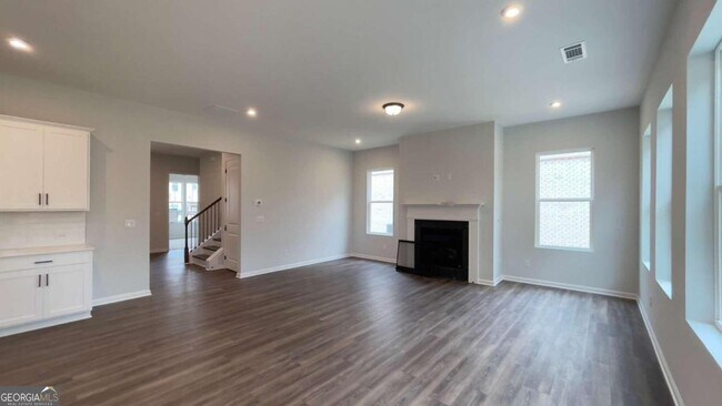 Building Photo - 2245 Whistler Wy NE