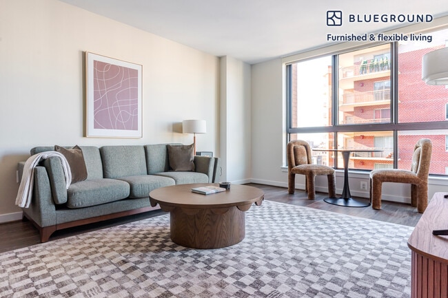 Building Photo - 3444 Fairfax Dr