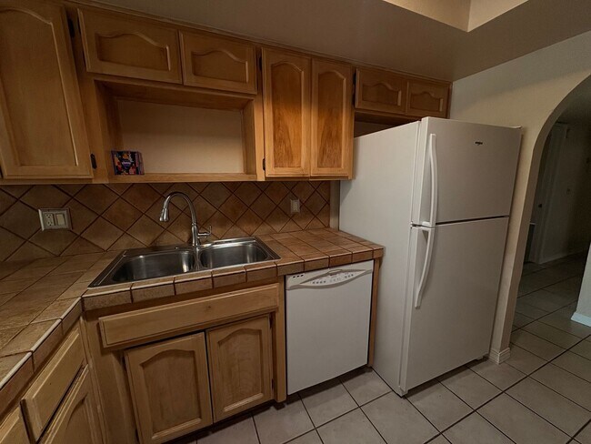 Foto del edificio - Newly Upgraded 3Bed 2Bath Home On Ina & Thornydale