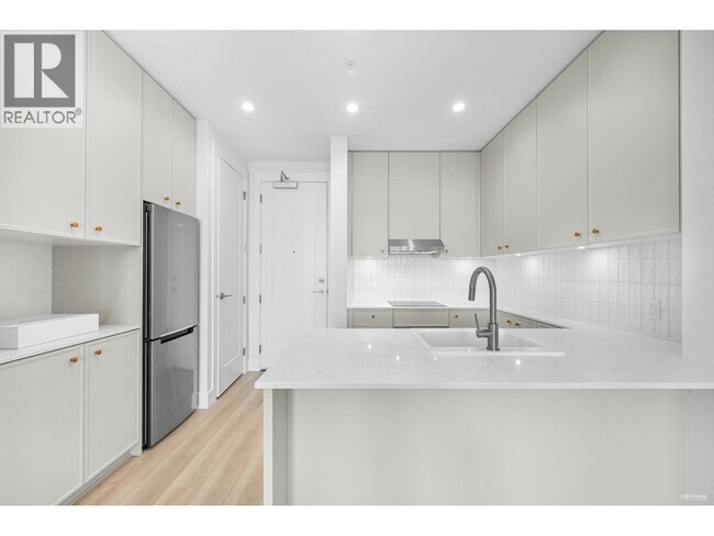 Building Photo - 708-708 Edgar Ave