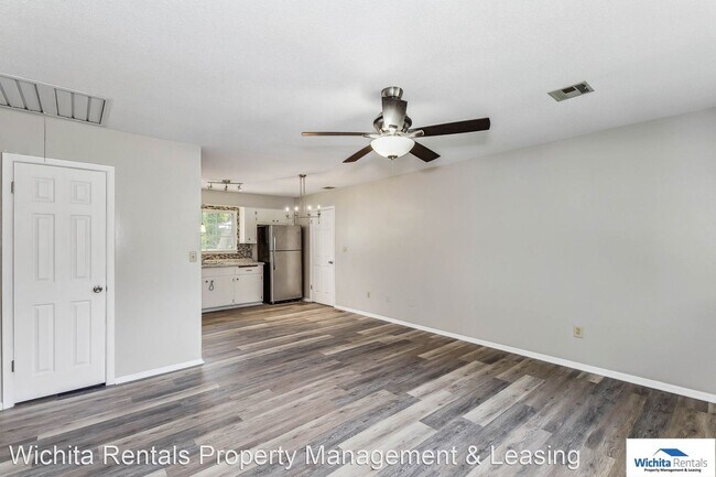 Building Photo - 3 br, 1 bath House - 1015 N. Elm