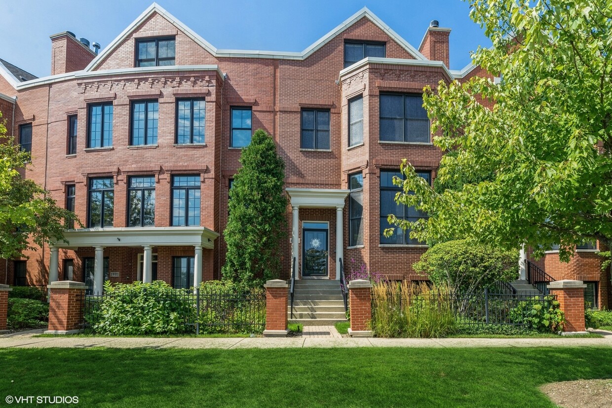 Primary Photo - 1823 Admiral Ct