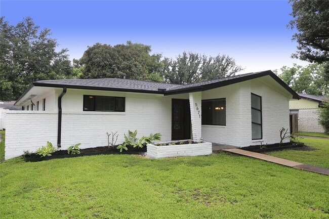 Building Photo - 5671 Sylmar Rd