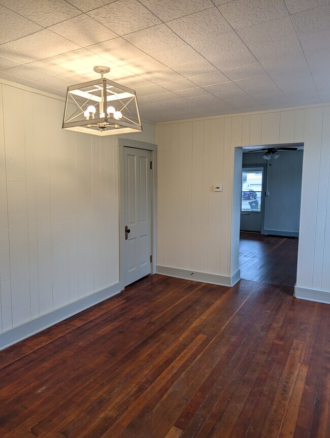 Comedor - 104 Melmore St