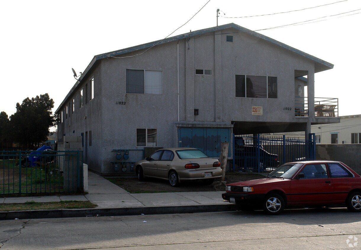 Building Photo - 11022 S Grevillea Ave