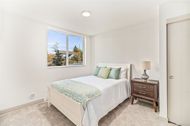 Building Photo - 3bd/2.25ba Seattle Townhome