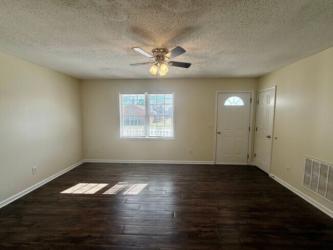 Foto del edificio - 703-705-705 Providence Rd