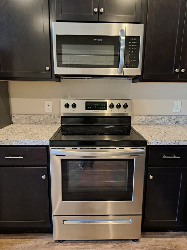 Stainless Steel Appliances - 3130 Burlew Blvd