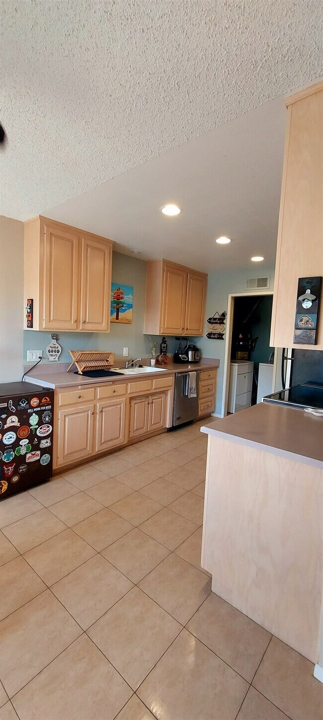 Building Photo - 1123 Madera Ln