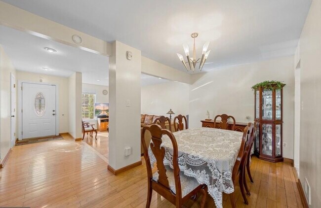 Foto del edificio - 2829 Grovemore Ln