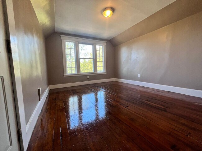 Foto del edificio - 52 Hillside Pl
