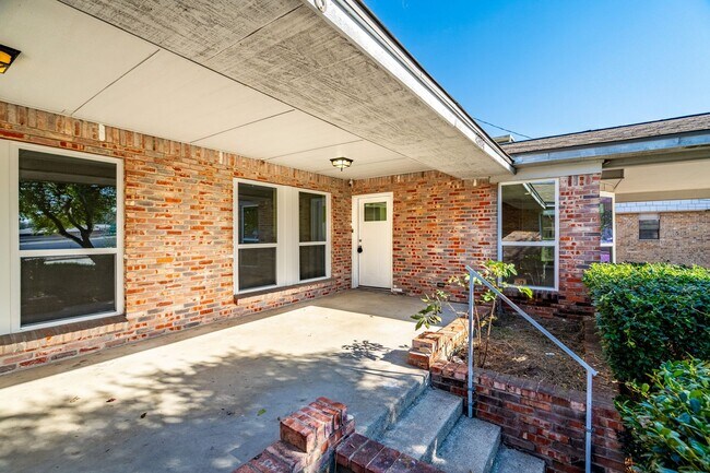 Foto del edificio - SW Loop 820 - 4304/4306 *Lease Up Only*