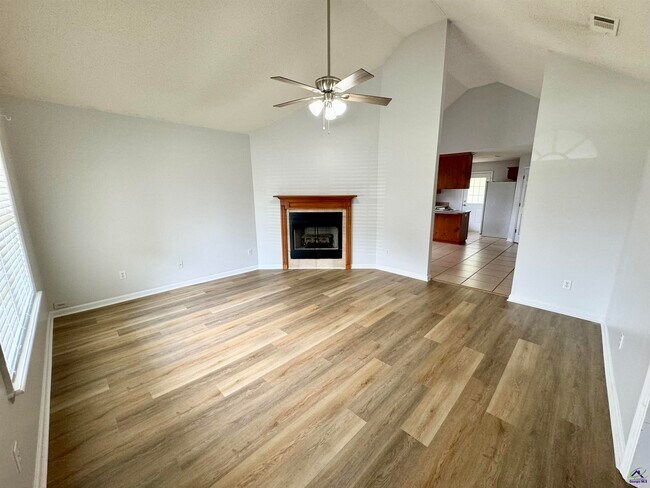 Foto del edificio - 308 Strawbridge Ln