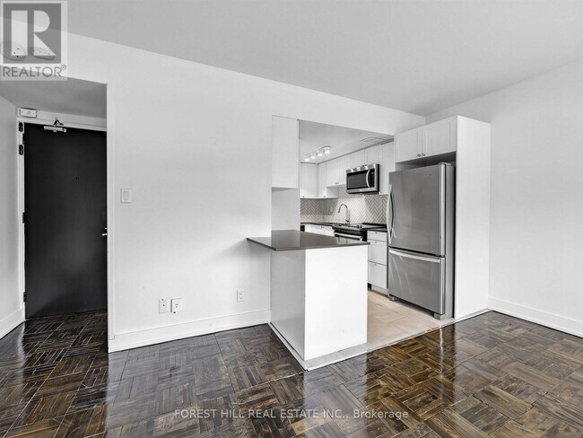 Photo du bâtiment - 70 Spadina Rd