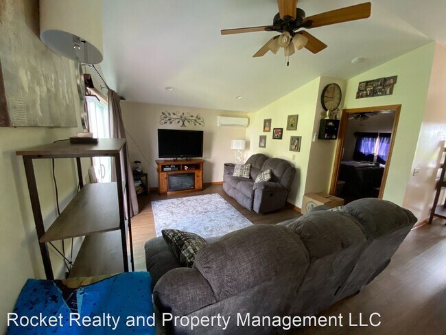 Building Photo - 1 br, 1 bath House - W7917 High Ridge Road