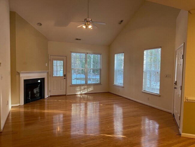 Foto del edificio - 4257 Falcon Creek Dr