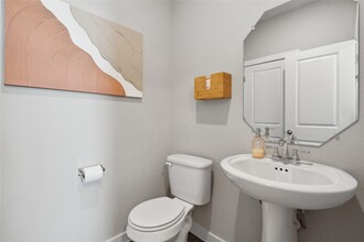 Building Photo - 523 Powell Dr