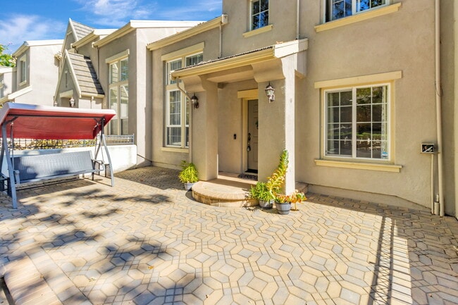 Building Photo - 3162 Silverland Dr