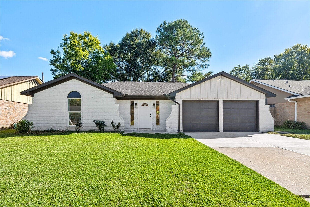 Primary Photo - 11423 Hazen St