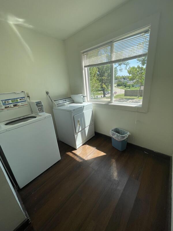 Building Photo - 1465 Meadowview Dr