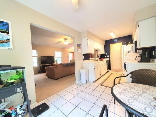 Building Photo - 532 Marchant Rd