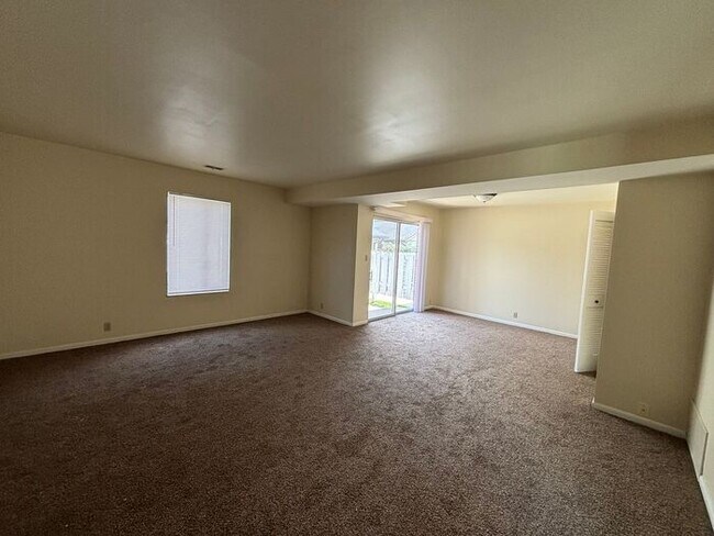 Foto del edificio - 3 Bedroom Townhome