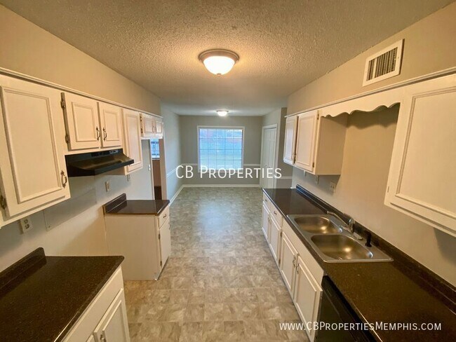 Foto del edificio - 7115 Crestridge Rd