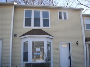Building Photo - 302 Osprey St