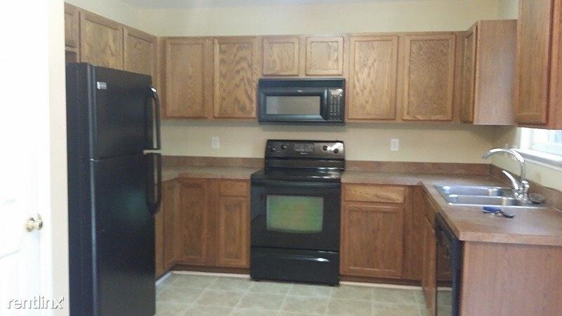 Building Photo - 4 br, 2.5 bath House - 4860 Oak Leaf Road