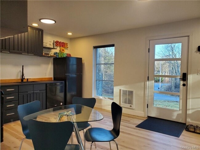 Foto del edificio - 44 Dellenbaugh Rd