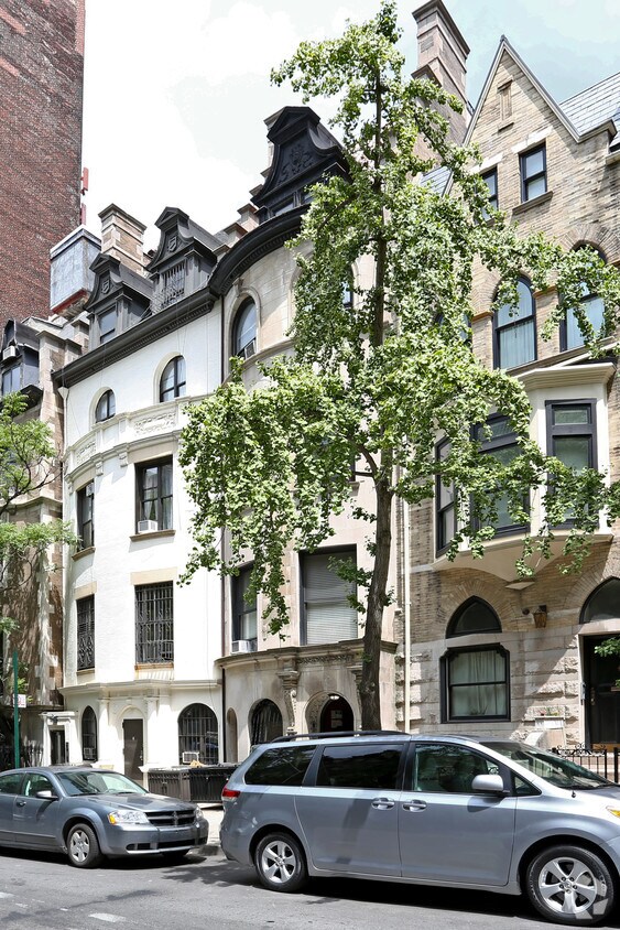 Building Photo - 319 W 80th St