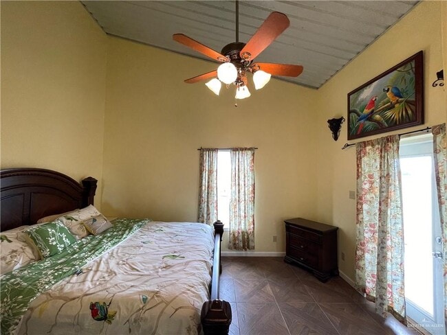 Building Photo - 9 Parker Rd