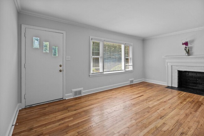 Foto del edificio - Newly Renovated Ranch Home In SE Raleigh! Pet Friendly!