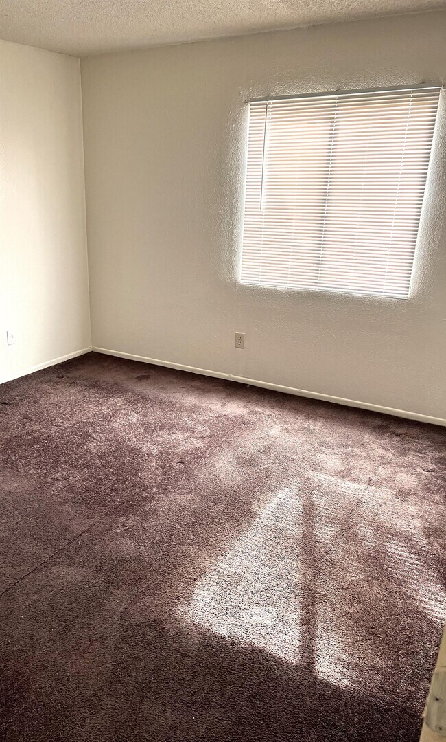 Foto del edificio - 4522 E Riverside St