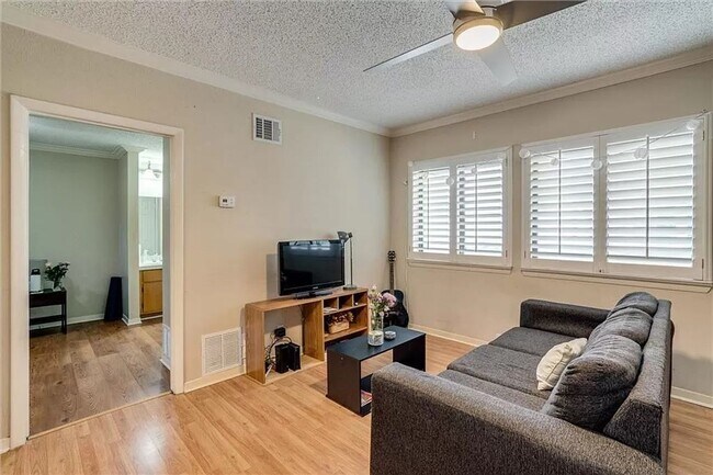Building Photo - 2510 San Gabriel St  (1003 W 26th St.)