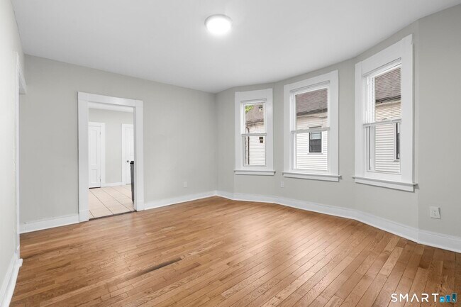Foto del edificio - 693 Dixwell Ave