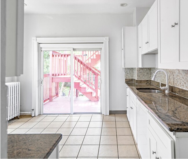 Building Photo - 16 Mayfair St