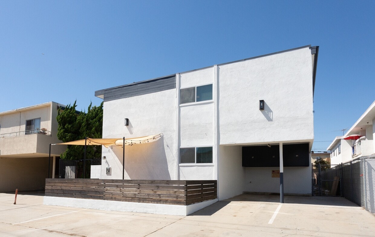 Foto principal - 12625 Pacific Ave