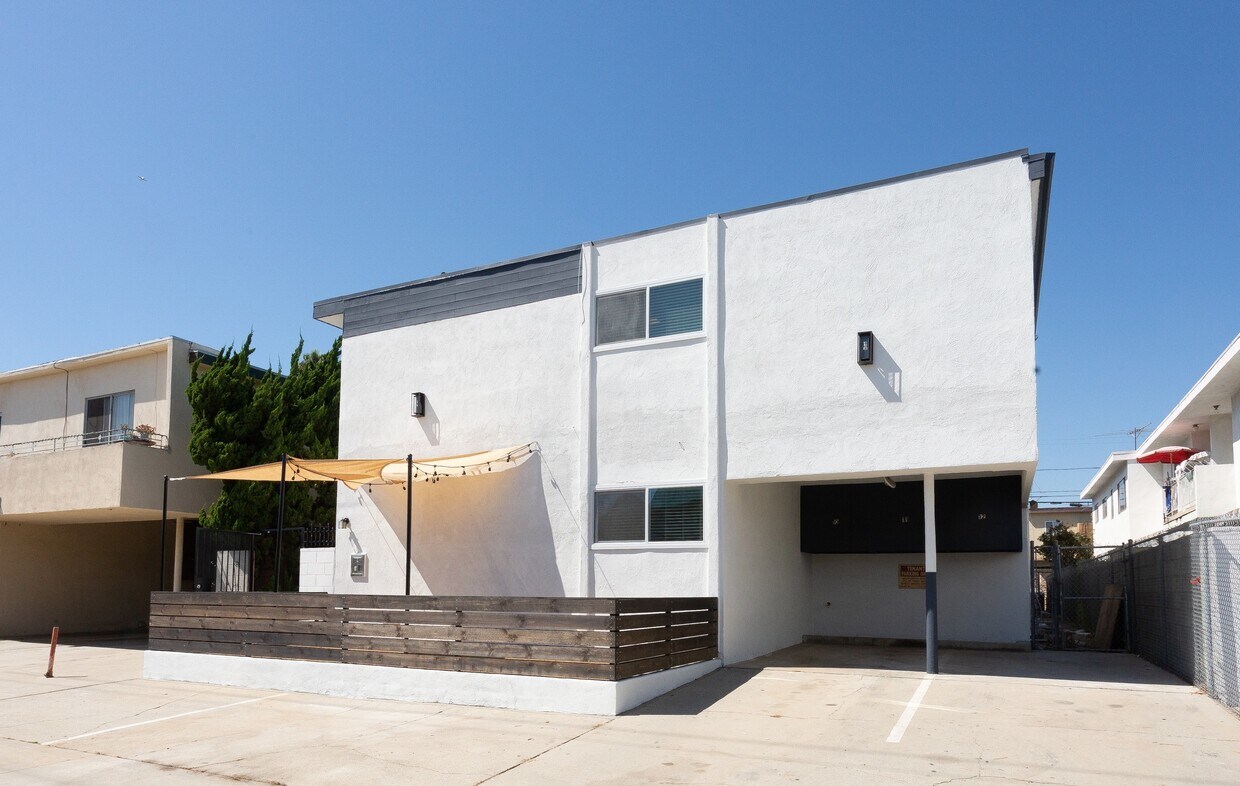 Primary Photo - 12625 Pacific Ave