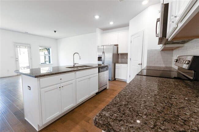 Foto del edificio - 7095 Gladstone Cir
