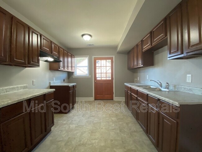 Foto del edificio - 1348 Chadwick Cir